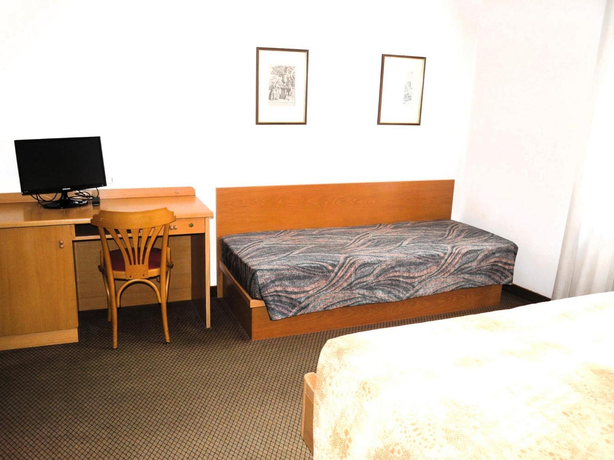 Hotel Villa Regina Levico Terme Eksteriør billede