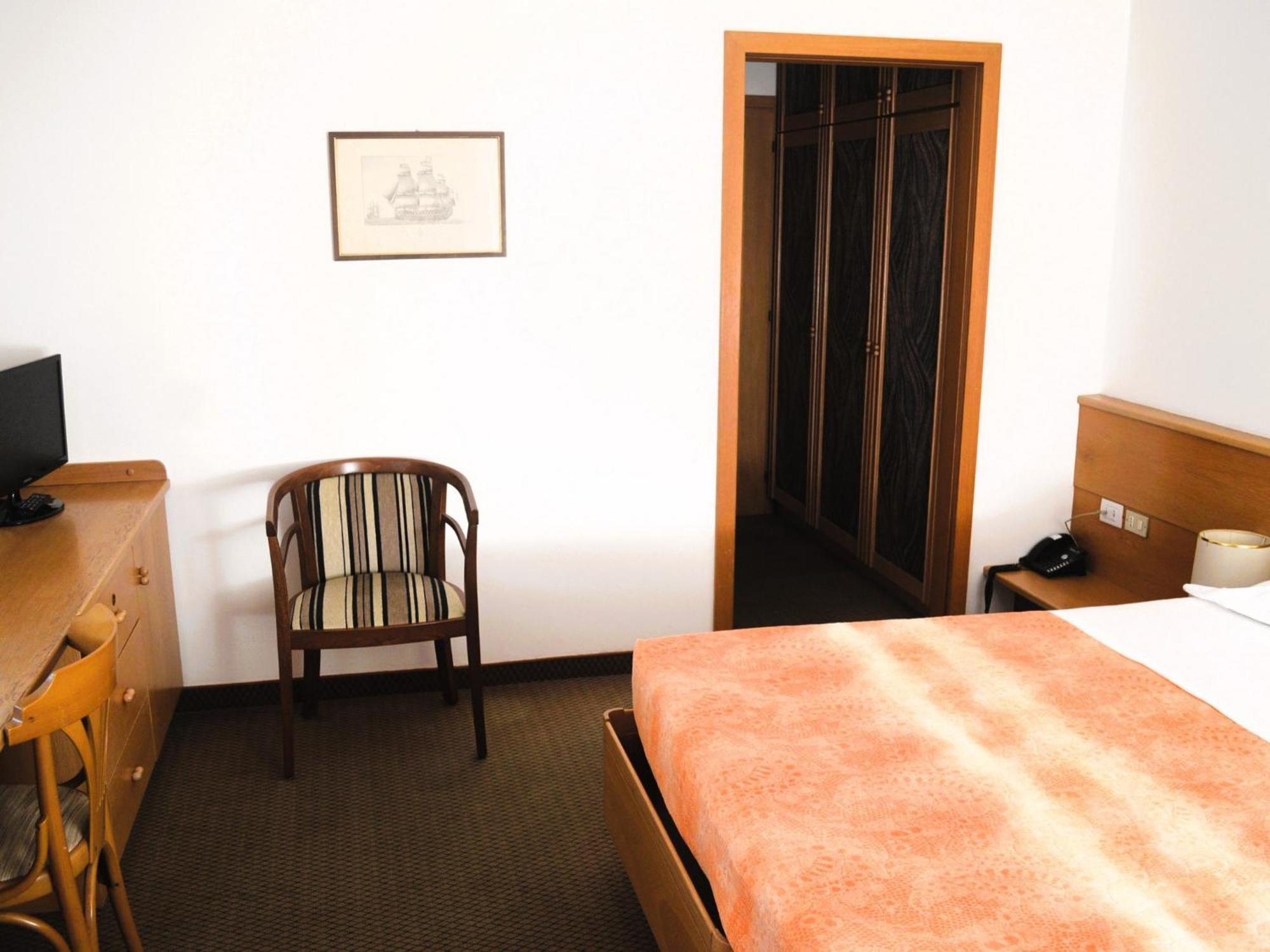 Hotel Villa Regina Levico Terme Eksteriør billede