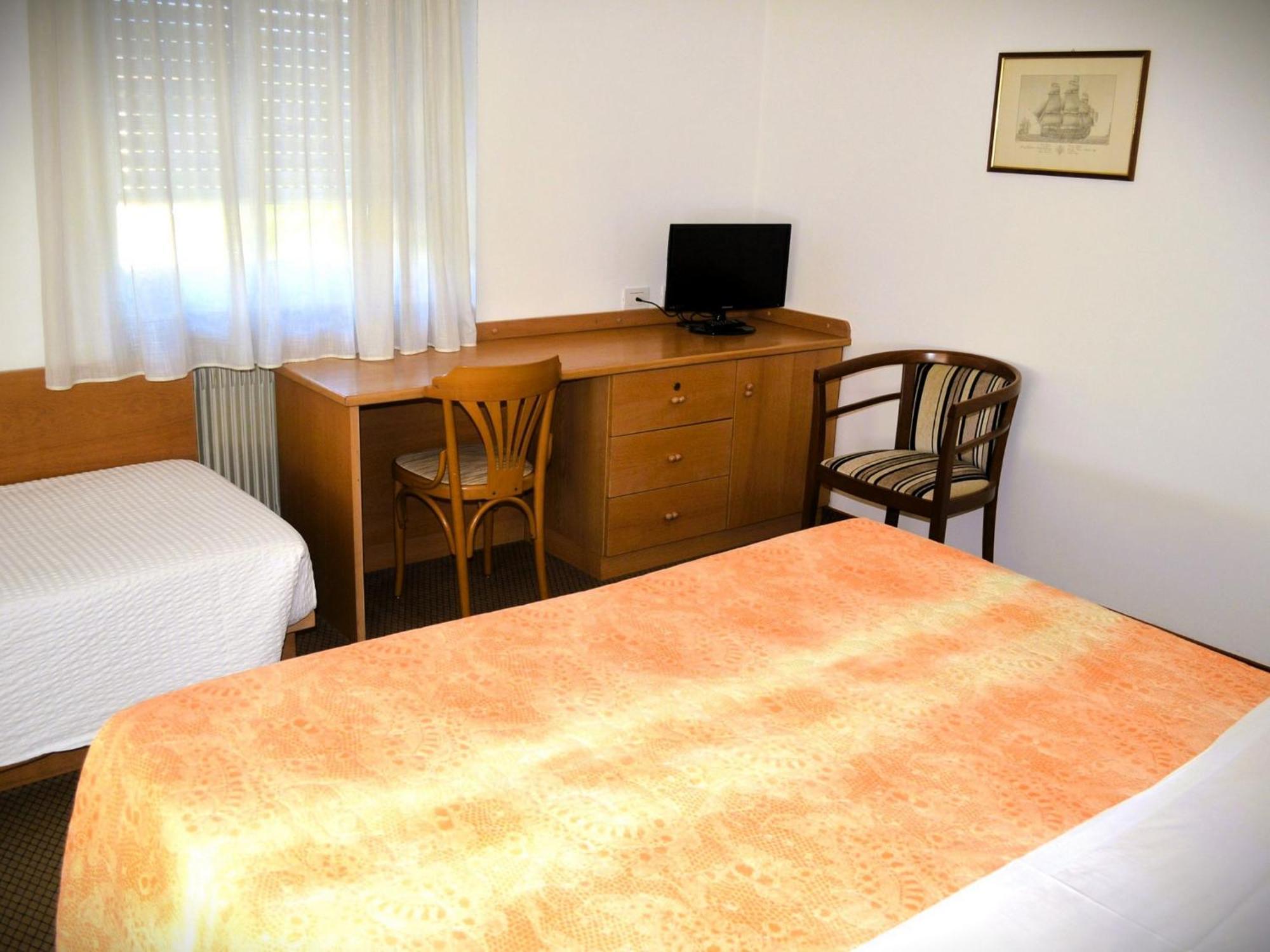 Hotel Villa Regina Levico Terme Eksteriør billede