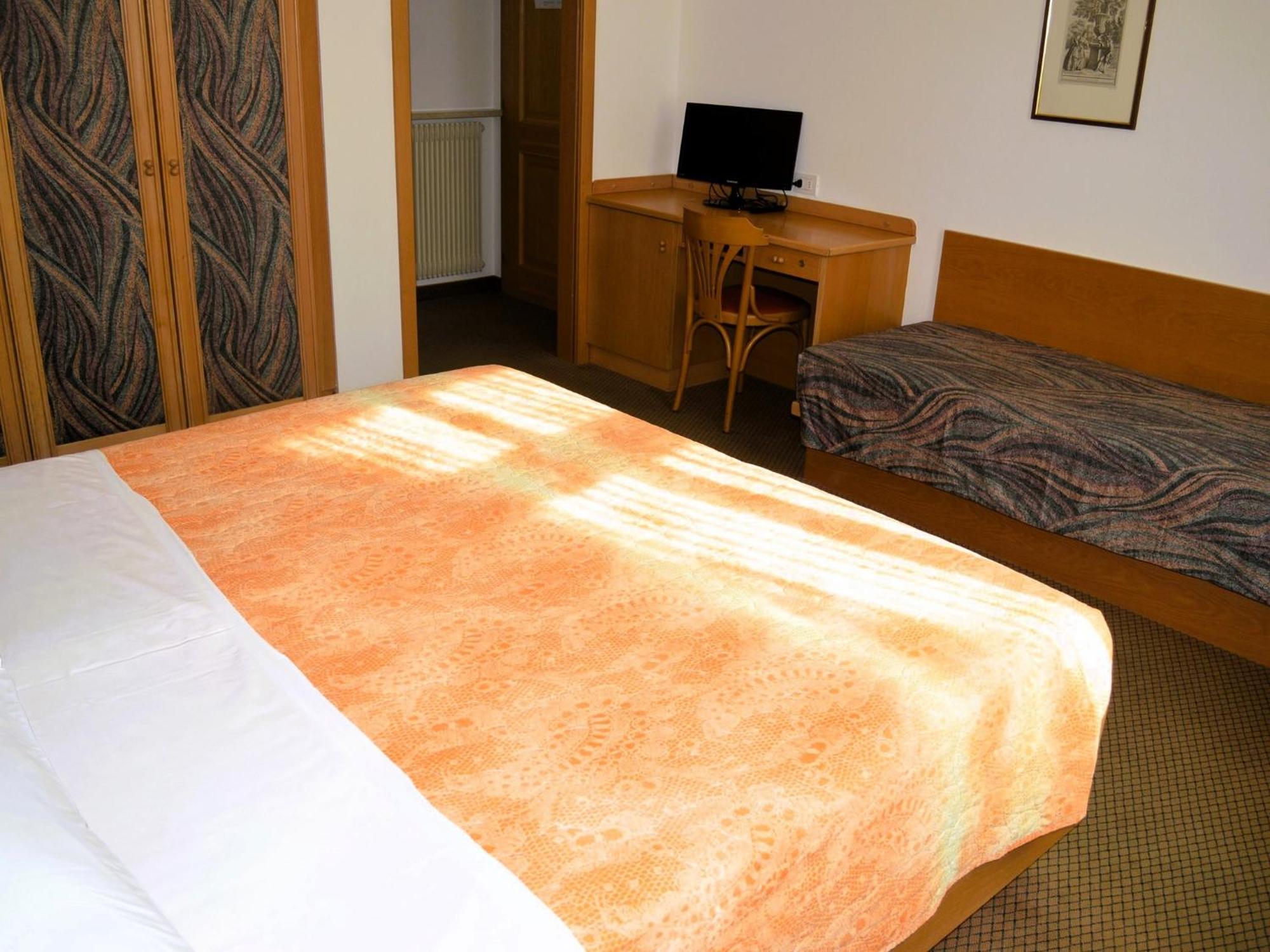 Hotel Villa Regina Levico Terme Eksteriør billede