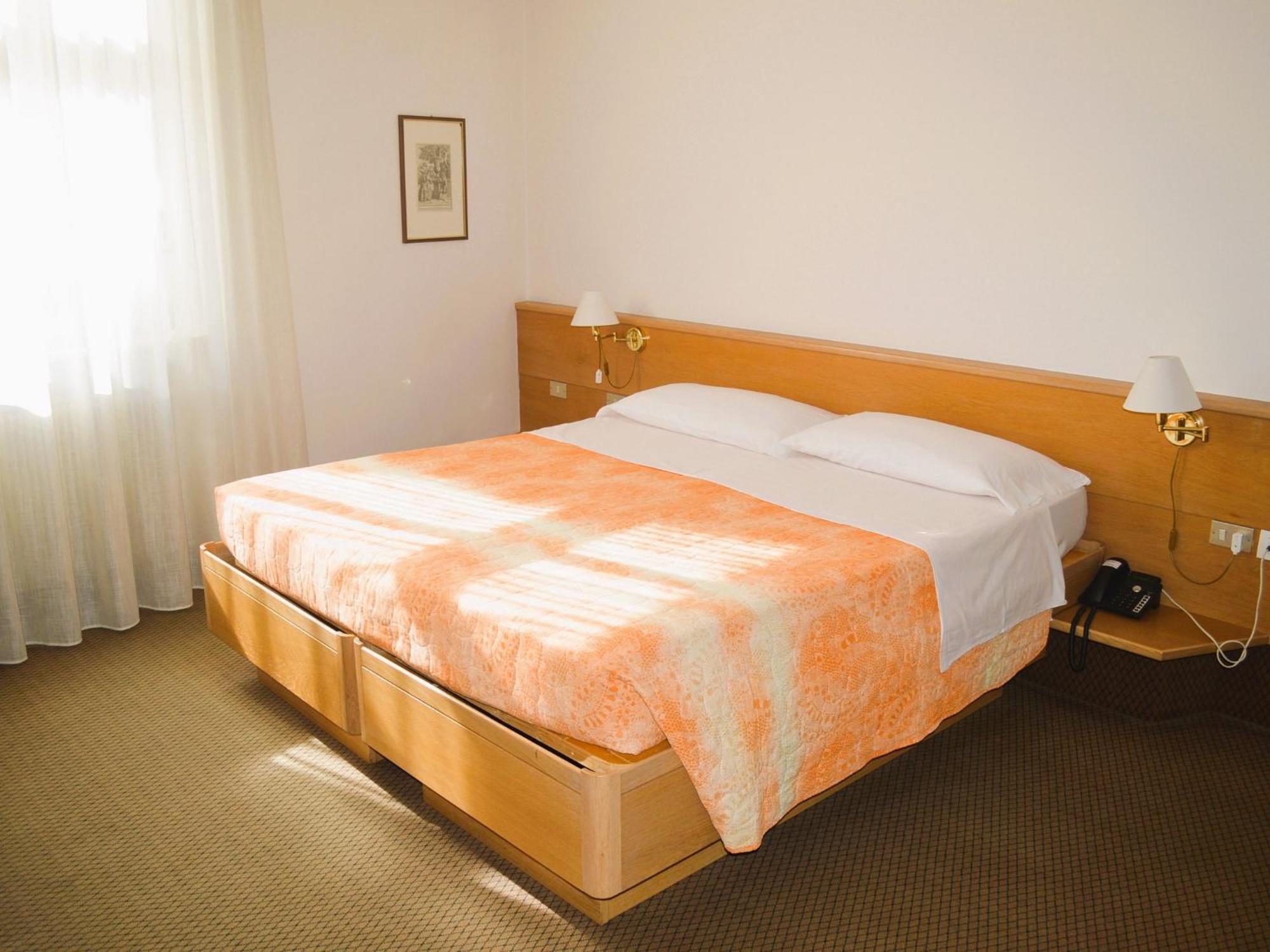 Hotel Villa Regina Levico Terme Eksteriør billede
