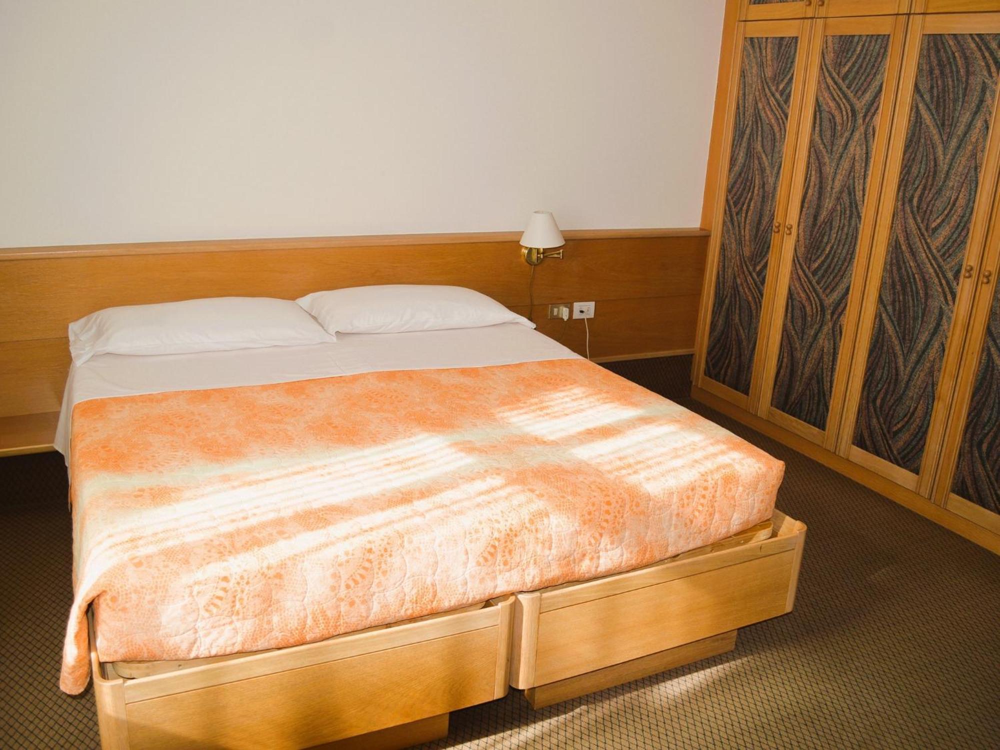 Hotel Villa Regina Levico Terme Eksteriør billede