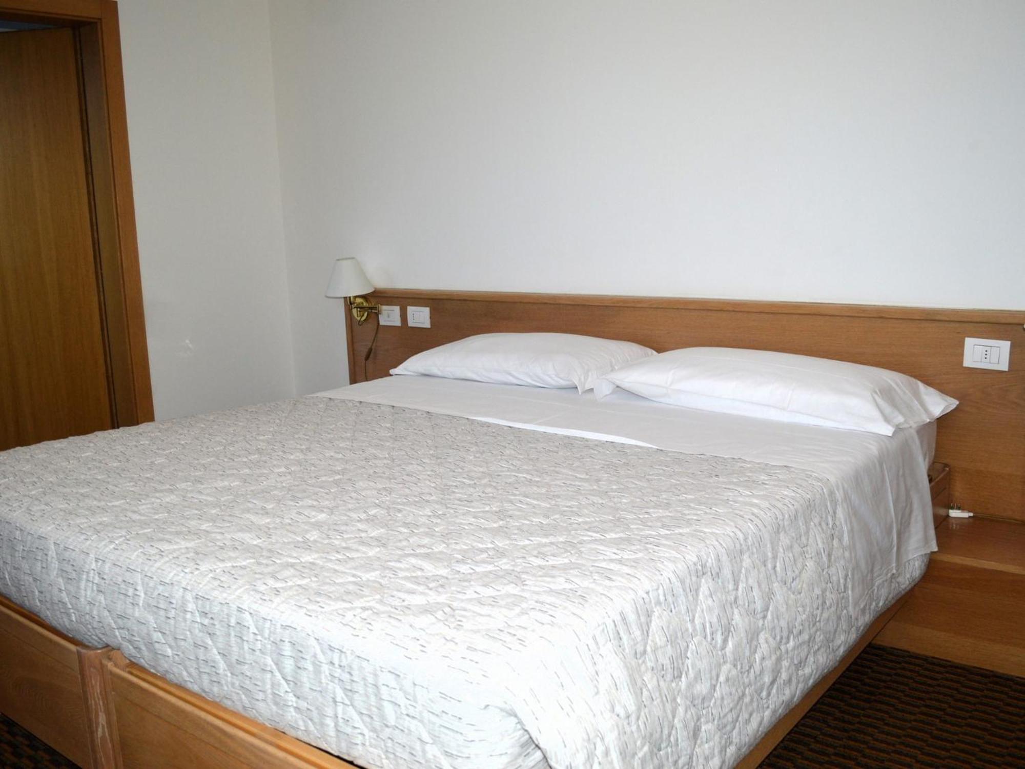 Hotel Villa Regina Levico Terme Eksteriør billede